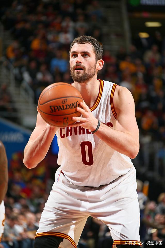 体育山东高速男篮外援哈德森 吉伦沃特结束隔离归队