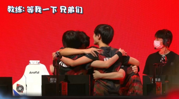 时保持纪律 时保持纪律